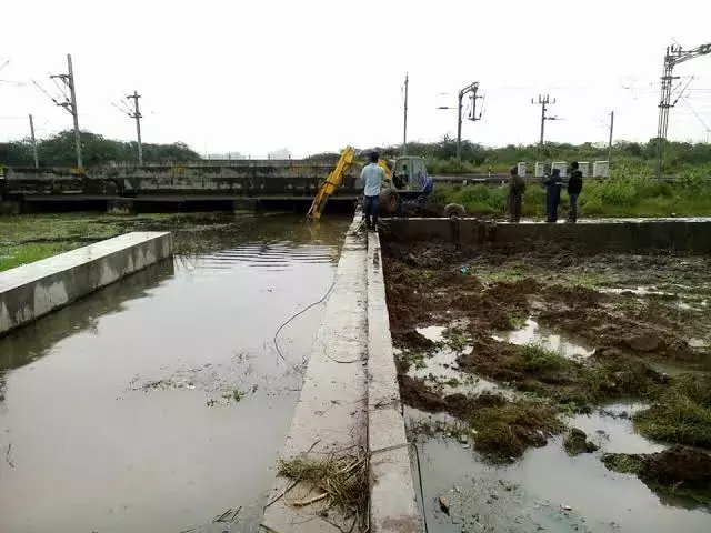 चेन्नई कॉर्पोरेशन ने 45 बाढ़ संभावित क्षेत्रों में उच्च क्षमता वाले पंप स्थापित किए चेन्नई कॉर्पोरेशन ने 45 बाढ़ संभावित क्षेत्रों में उच्च क्षमता वाले पंप स्थापित किए