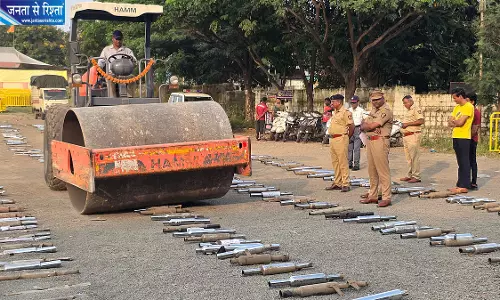 ट्रैफिक पुलिस का बड़ा एक्शन, 415 मॉडिफाइड साइलेंसर और 591 अवैध नंबर प्लेट जब्त