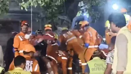 सीमापुरी हादसा: मलबे में दबने से 1 की मौत, 7 को बचाया गया सीमापुरी हादसा: मलबे में दबने से 1 की मौत, 7 को बचाया गया