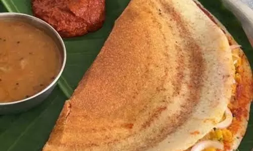 बिना ज्यादा मेहनत बनाएं जालीदार टोमैटो नीर डोसा, जानें आसान रेसिपी बिना ज्यादा मेहनत बनाएं जालीदार टोमैटो नीर डोसा, जानें आसान रेसिपी