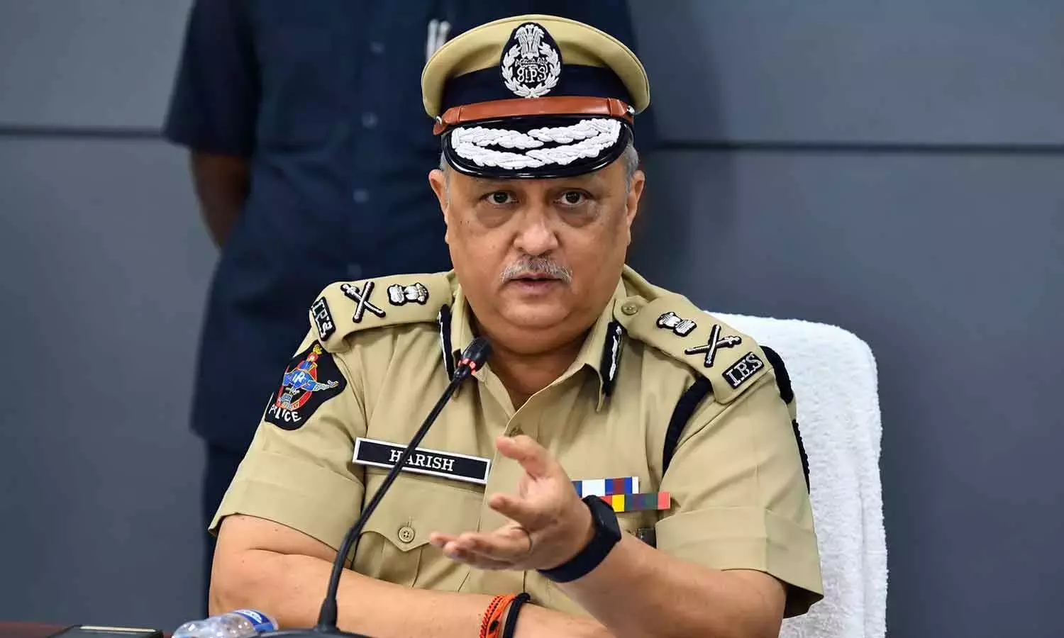 Andhra: डीजीपी ने स्थानीय निकाय चुनावों के लिए सुरक्षा मजबूत करने का निर्देश दिया Andhra: डीजीपी ने स्थानीय निकाय चुनावों के लिए सुरक्षा मजबूत करने का निर्देश दिया