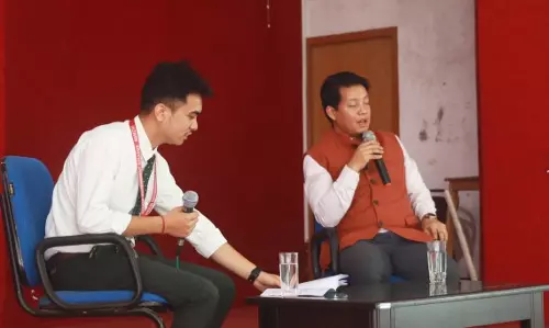 छात्रों को अपनी आवाज उठाने का अधिकार, सांसद इंद्र हंग सुब्बा ने दिया संदेश छात्रों को अपनी आवाज उठाने का अधिकार, सांसद इंद्र हंग सुब्बा ने दिया संदेश