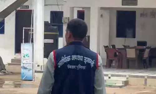 बिहार: आय से अधिक संपत्ति के मामले में ईओयू ने कसा शिकंजा, कार्यपालक अभियंता के पांच ठिकानों पर छापेमारी बिहार: आय से अधिक संपत्ति के मामले में ईओयू ने कसा शिकंजा, कार्यपालक अभियंता के पांच ठिकानों पर छापेमारी