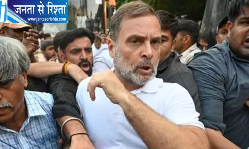 दिल्ली में विपक्ष का जोरदार प्रदर्शन, हिरासत से छूटने के बाद राहुल गांधी राजघाट की ओर रवाना