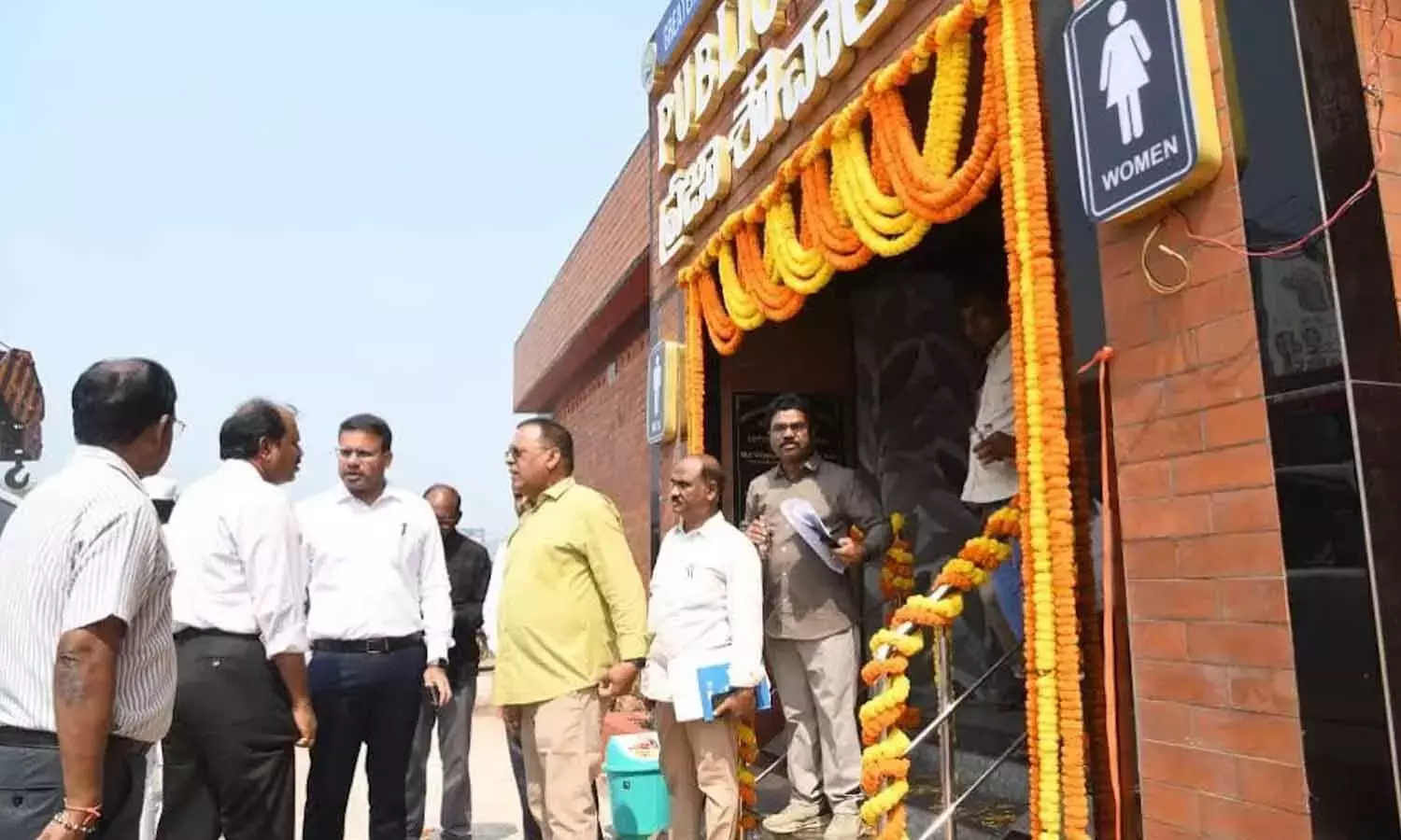 Andhra: मदिलापलेम में सार्वजनिक शौचालय का शुभारंभ Andhra: मदिलापलेम में सार्वजनिक शौचालय का शुभारंभ