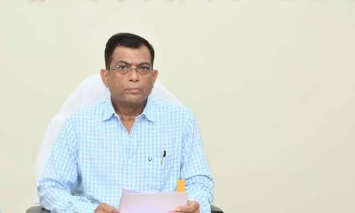 निर्वाचन आयुक्त ने विभागों की समीक्षा बैठक ली निर्वाचन आयुक्त ने विभागों की समीक्षा बैठक ली