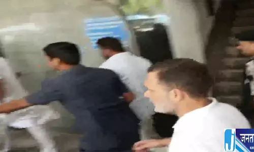 ज्ञानेश कुमार के इस्तीफे पर अड़ा विपक्ष राहुल प्रियंका की बैठक ज्ञानेश कुमार के इस्तीफे पर अड़ा विपक्ष राहुल प्रियंका की बैठक