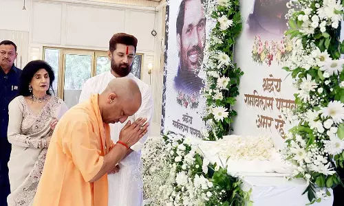 रामविलास पासवान की पुण्यतिथि पर CM योगी ने दी श्रद्धांजलि रामविलास पासवान की पुण्यतिथि पर CM योगी ने दी श्रद्धांजलि