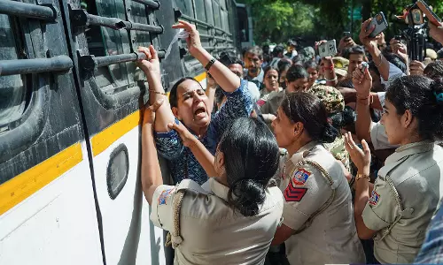 दिल्ली पुलिस पर 3 महिला पत्रकारों के यौन उत्पीड़न का आरोप दिल्ली पुलिस पर 3 महिला पत्रकारों के यौन उत्पीड़न का आरोप