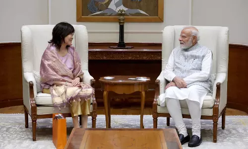 प्रधानमंत्री मोदी से मिलीं शिंजो आबे की पत्नी अकी, बोलीं- मैं आंसू रोक नहीं पाई प्रधानमंत्री मोदी से मिलीं शिंजो आबे की पत्नी अकी, बोलीं- मैं आंसू रोक नहीं पाई