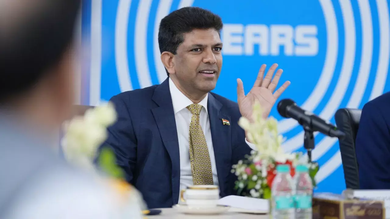सैटकॉम सेक्टर में सुरक्षा पर जोर, गृह मंत्रालय कर रहा नियमों की समीक्षा सैटकॉम सेक्टर में सुरक्षा पर जोर, गृह मंत्रालय कर रहा नियमों की समीक्षा