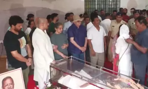 Nana Patekar News: लोगों ने किए नाना पाटेकर के अंतिम दर्शन, VIDEO Nana Patekar News: लोगों ने किए नाना पाटेकर के अंतिम दर्शन, VIDEO