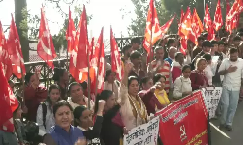शिमला में SIR के खिलाफ माकपा का प्रदर्शन चुनाव आयोग पर उठाए सवाल