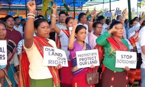 आदिवासी भूमि अधिकारों की रक्षा के लिए कोकराझार में प्रदर्शन