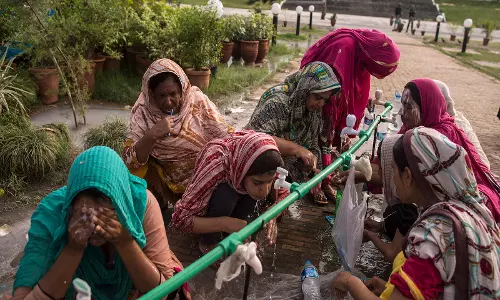 पाकिस्तान में पेयजल संकट फिल्ट्रेशन प्लांट से निकल रहा गंदा पानी