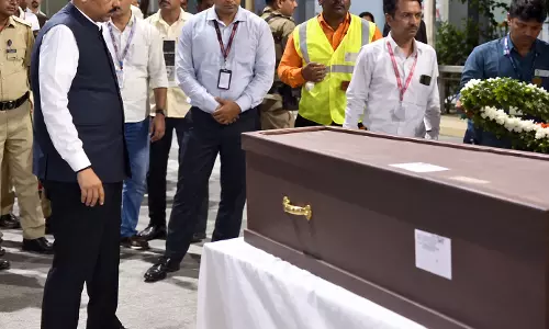 नाना पाटेकर के निधन पर CM फडणवीस ने दी भावुक श्रद्धांजलि नाना पाटेकर के निधन पर CM फडणवीस ने दी भावुक श्रद्धांजलि