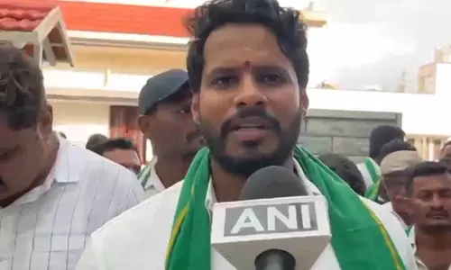 कर्नाटक में ₹2,500 की सूखा राहत पर निखिल कुमारस्वामी ने उठाए सवाल कर्नाटक में ₹2,500 की सूखा राहत पर निखिल कुमारस्वामी ने उठाए सवाल