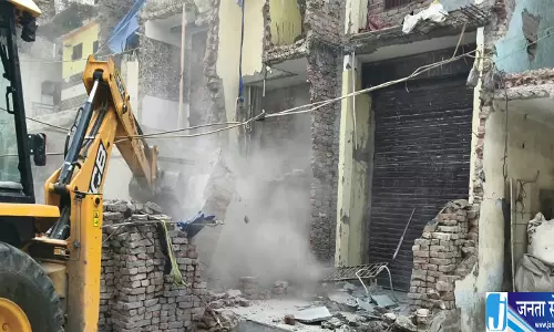 दिल्ली में अवैध निर्माण पर MCD का बड़ा एक्शन दिल्ली में अवैध निर्माण पर MCD का बड़ा एक्शन