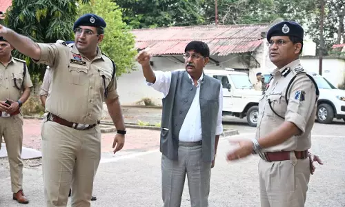 खैरागढ़ पहुंचे DGP अरुण देव गौतम, नई पुलिस लाइन का किया निरीक्षण खैरागढ़ पहुंचे DGP अरुण देव गौतम, नई पुलिस लाइन का किया निरीक्षण