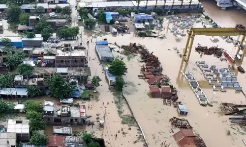 सारण में बाढ़ राहत में लापरवाही पर बड़ा एक्शन, प्रधान क्लर्क सस्पेंड