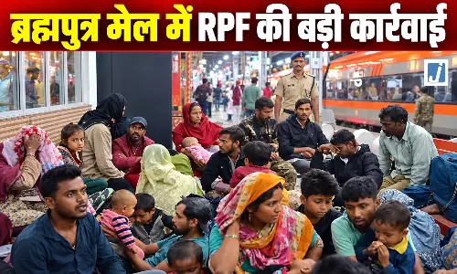 कामाख्या रेलवे स्टेशन पर 57 संदिग्ध बांग्लादेशी हिरासत में कामाख्या रेलवे स्टेशन पर 57 संदिग्ध बांग्लादेशी हिरासत में