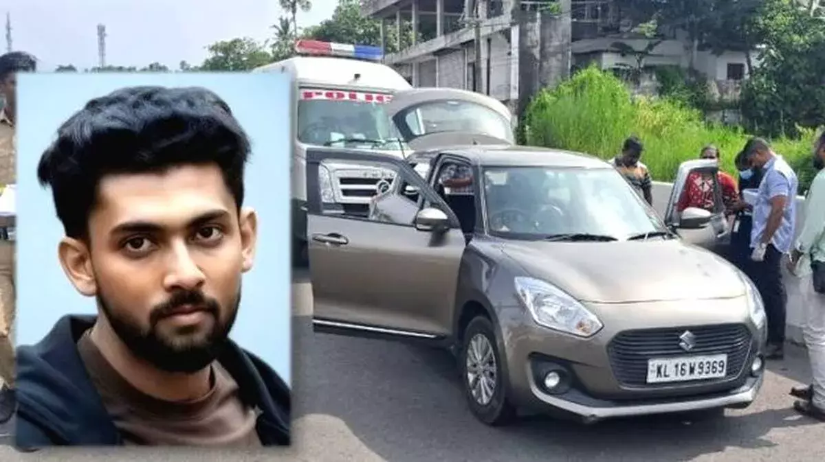 कार में बेहोश मिला छात्र, जहरीला धुआं से मौत की आशंका कार में बेहोश मिला छात्र, जहरीला धुआं से मौत की आशंका