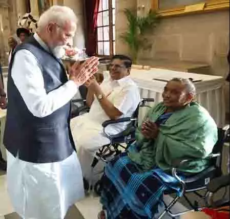 झारखंड के सीएम हेमंत सोरेन की मां के निधन पर राष्ट्रपति और पीएम मोदी ने जताया शोक झारखंड के सीएम हेमंत सोरेन की मां के निधन पर राष्ट्रपति और पीएम मोदी ने जताया शोक