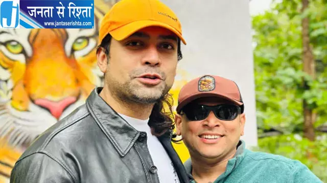 अचानक जंगल सफारी करने पहुंचे मशहूर सिंगर जुबिन नौटियाल, प्रशंसकों संग खिंचवाई सेल्फी अचानक जंगल सफारी करने पहुंचे मशहूर सिंगर जुबिन नौटियाल, प्रशंसकों संग खिंचवाई सेल्फी