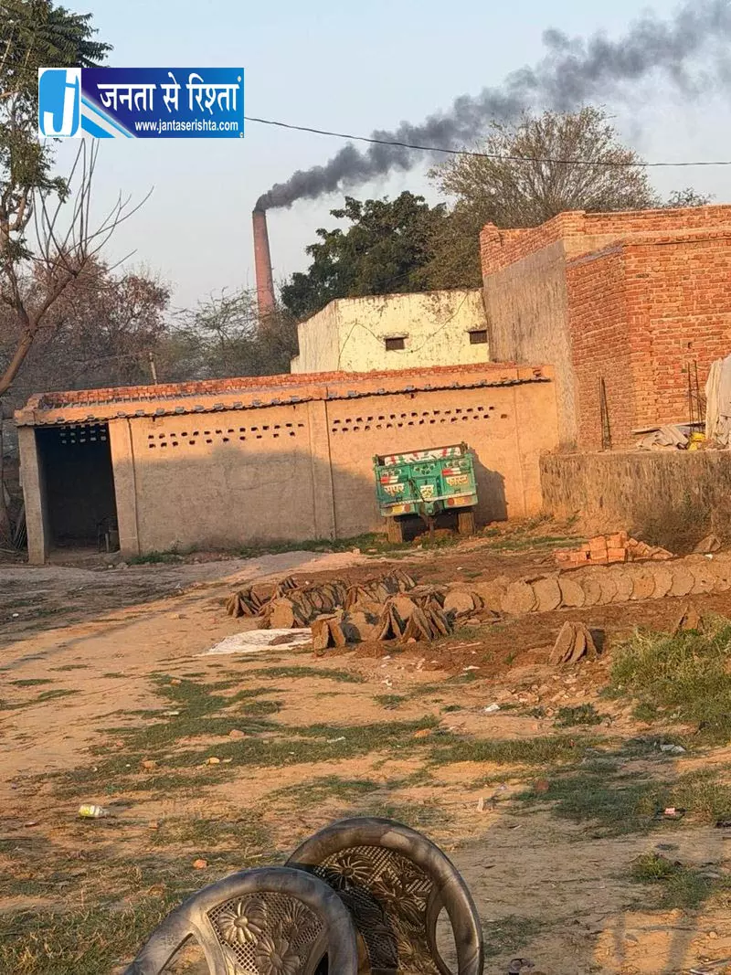 नूंह में पेपर मिल पर कूड़ा जलाने का आरोप, बच्चों से मारपीट की भी शिकायत नूंह में पेपर मिल पर कूड़ा जलाने का आरोप, बच्चों से मारपीट की भी शिकायत
