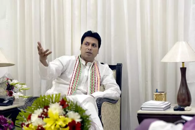 बिप्लब देब की कथित भांजी को रेलवे सलाहकार समिति में जगह, नामांकन पर उठे सवाल बिप्लब देब की कथित भांजी को रेलवे सलाहकार समिति में जगह, नामांकन पर उठे सवाल