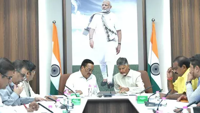 आंध्र प्रदेश: समय पर फंड जारी करे केंद्र, सीएम ने उठाई मांग आंध्र प्रदेश: समय पर फंड जारी करे केंद्र, सीएम ने उठाई मांग