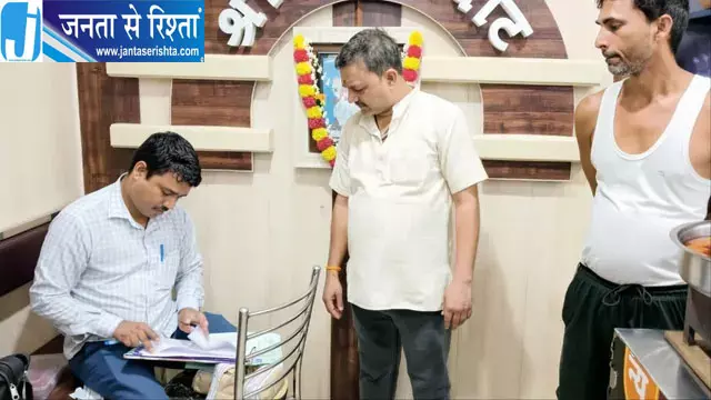 त्योहारों के बीच खाद्य पदार्थों में खतरनाक मिलावट का खुलासा, खोवा-पनीर समेत 26 नमूने फेल त्योहारों के बीच खाद्य पदार्थों में खतरनाक मिलावट का खुलासा, खोवा-पनीर समेत 26 नमूने फेल