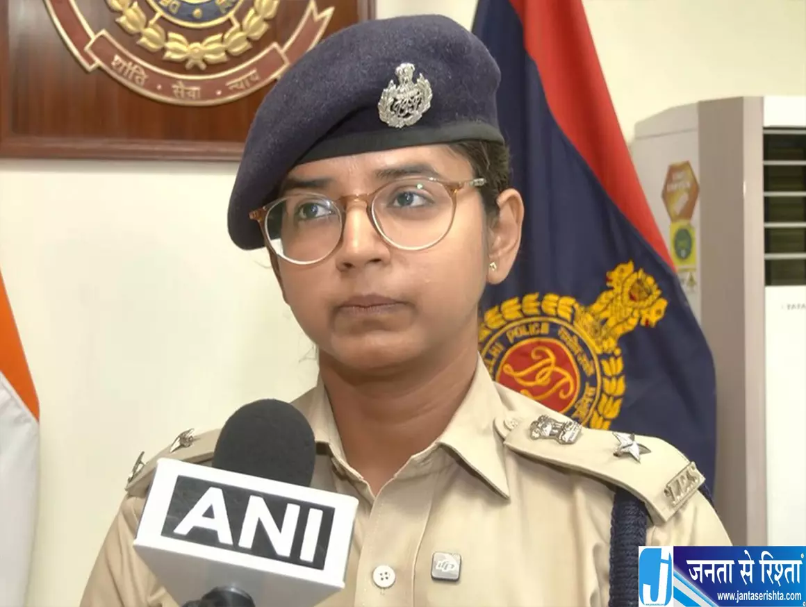 दिल्ली में विरोध प्रदर्शन के बीच पुलिसकर्मियों से बदसलूकी का आरोप दिल्ली में विरोध प्रदर्शन के बीच पुलिसकर्मियों से बदसलूकी का आरोप