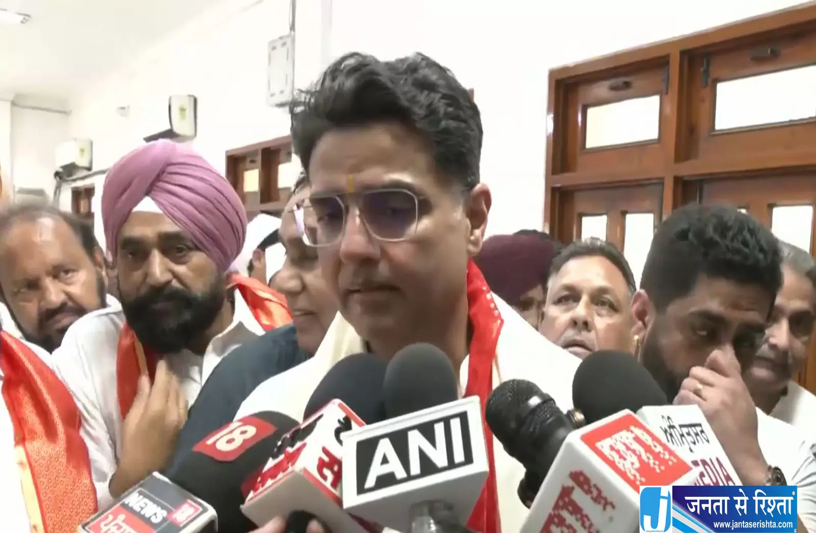 पंजाब CM के OSD पर भ्रष्टाचार के आरोप CBI की छापेमारी से सियासी हलचल पंजाब CM के OSD पर भ्रष्टाचार के आरोप CBI की छापेमारी से सियासी हलचल