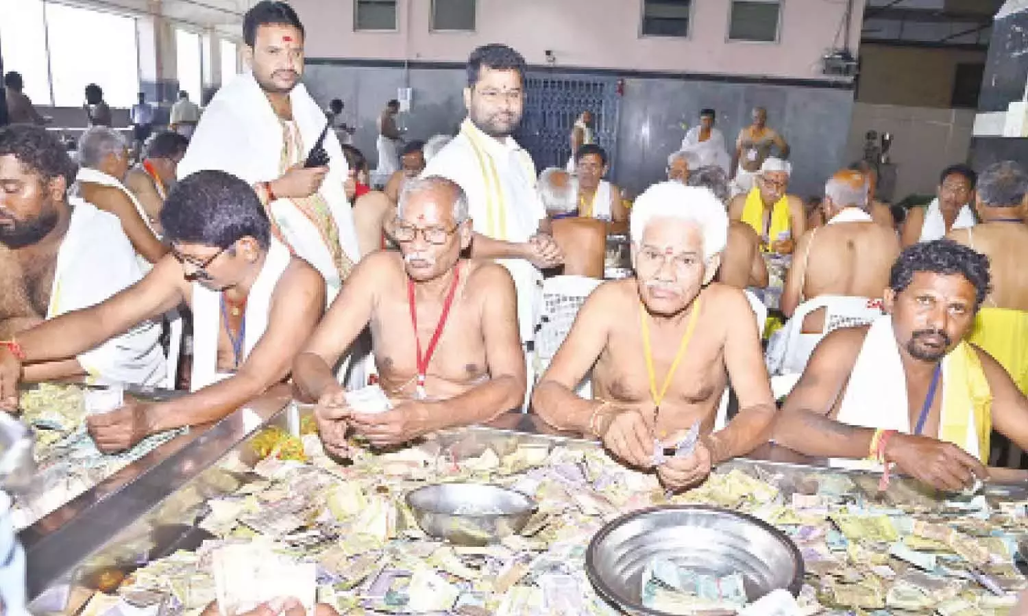 Andhra: दुर्गा मंदिर हुंडी संग्रह 2.6 करोड़ रुपये के पार Andhra: दुर्गा मंदिर हुंडी संग्रह 2.6 करोड़ रुपये के पार