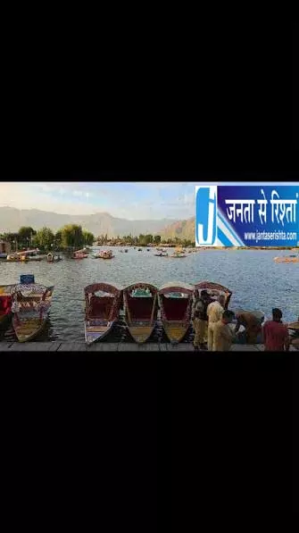 डल झील में बड़ा हादसा टला, रेस्क्यू टीम ने 15 से अधिक पर्यटकों को बचाया डल झील में बड़ा हादसा टला, रेस्क्यू टीम ने 15 से अधिक पर्यटकों को बचाया