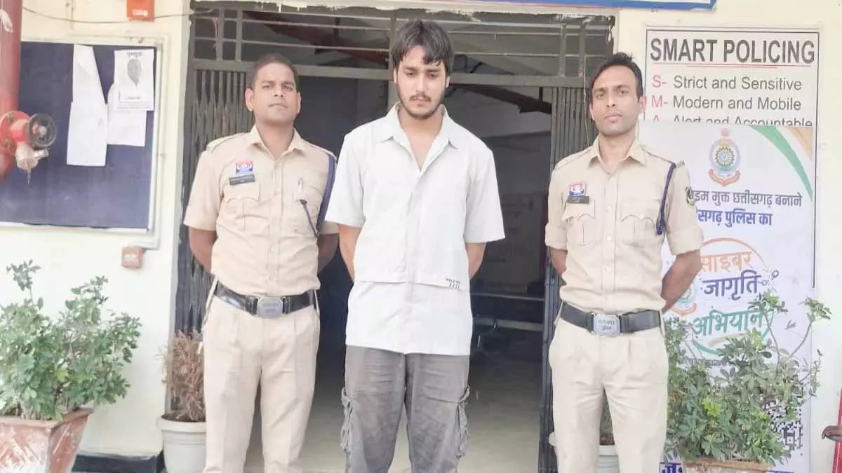 दस्तावेज देने के बहाने महिला को कार में बैठाया, दुष्कर्म और ब्लैकमेलिंग का आरोपी गिरफ्तार दस्तावेज देने के बहाने महिला को कार में बैठाया, दुष्कर्म और ब्लैकमेलिंग का आरोपी गिरफ्तार