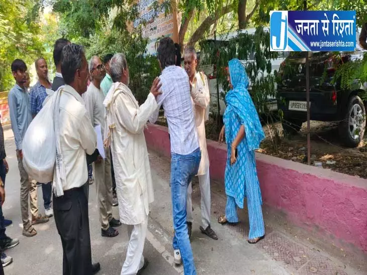 CEC के इस्तीफे की मांग करने पहुंचे कांग्रेसी आपस में भिड़े CEC के इस्तीफे की मांग करने पहुंचे कांग्रेसी आपस में भिड़े