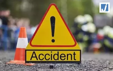 नेशनल हाईवे पर भीषण सड़क हादसा, दो की मौत, 7 घायल नेशनल हाईवे पर भीषण सड़क हादसा, दो की मौत, 7 घायल