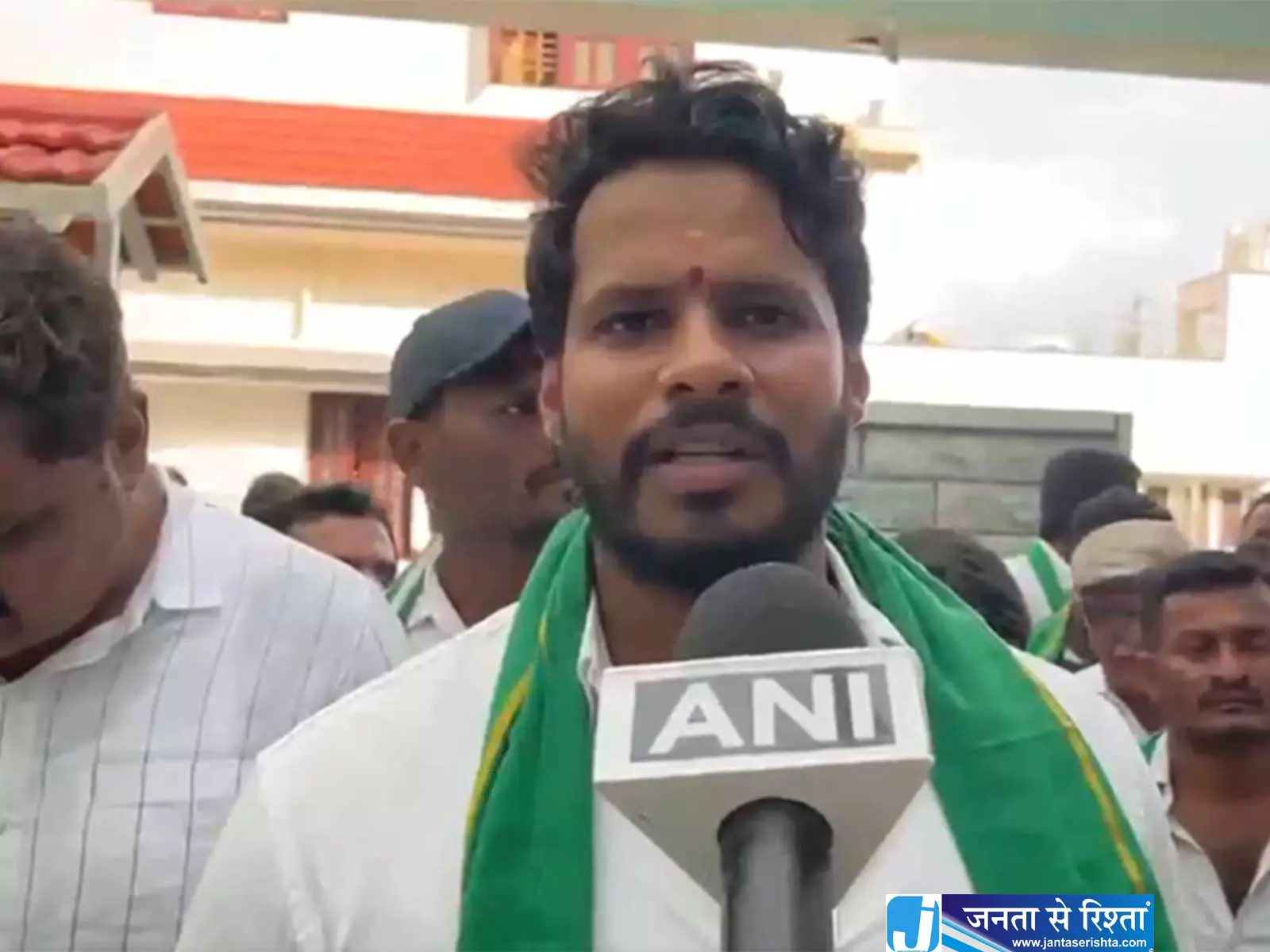 कर्नाटक में ₹2,500 की सूखा राहत पर निखिल कुमारस्वामी ने उठाए सवाल कर्नाटक में ₹2,500 की सूखा राहत पर निखिल कुमारस्वामी ने उठाए सवाल