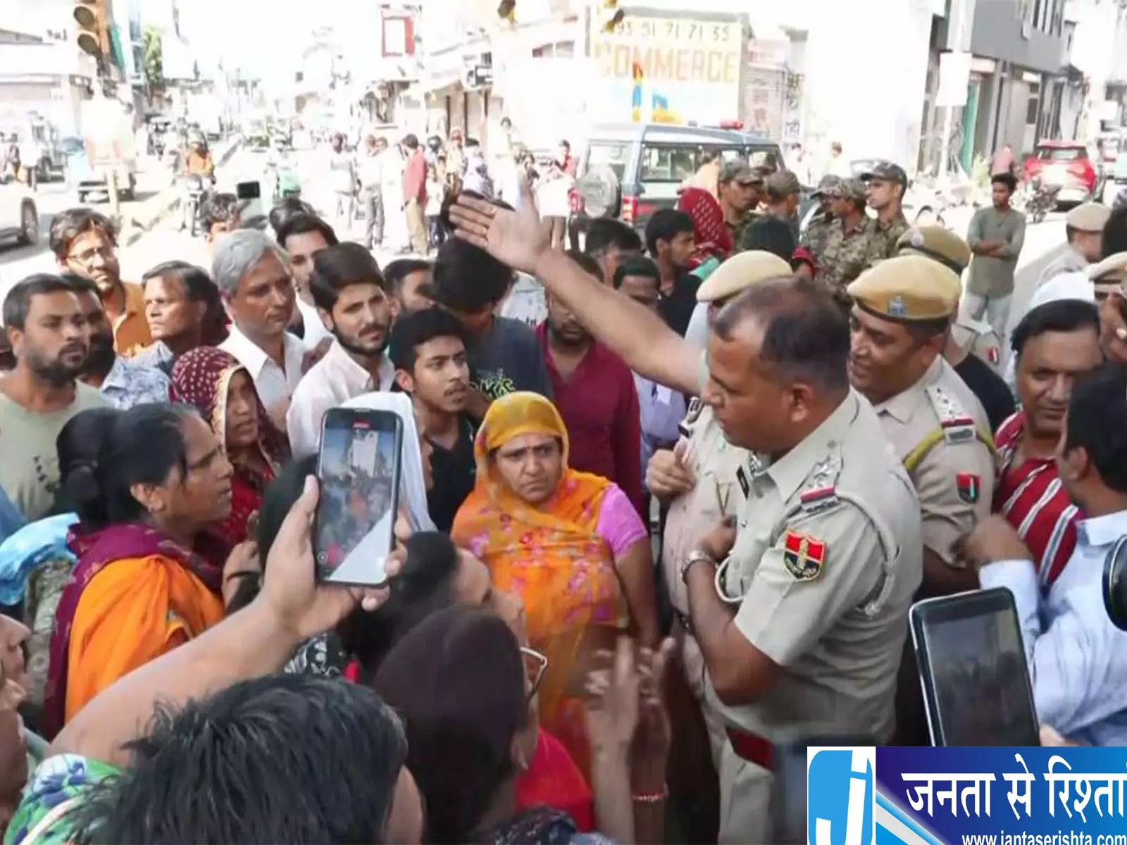 जयपुर में JDA की बुलडोजर कार्रवाई का भारी विरोध जयपुर में JDA की बुलडोजर कार्रवाई का भारी विरोध