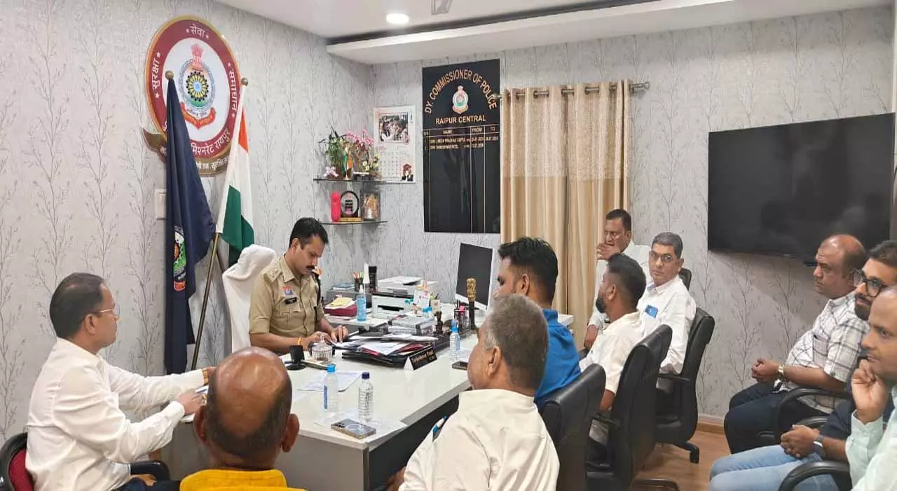 रायपुर में गरबा आयोजनों को लेकर पुलिस का सख्त फरमान, नियम तोड़े तो अनुमति रद्द रायपुर में गरबा आयोजनों को लेकर पुलिस का सख्त फरमान, नियम तोड़े तो अनुमति रद्द