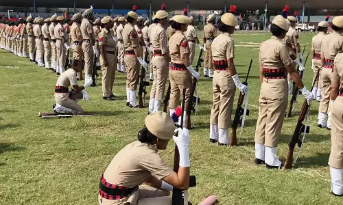 विरोध प्रदर्शन के बीच महिला पुलिसकर्मियों से दुर्व्यवहार का मामला उजागर विरोध प्रदर्शन के बीच महिला पुलिसकर्मियों से दुर्व्यवहार का मामला उजागर