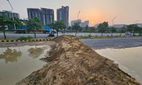 लखनऊ में गोमती की बाढ़ से हाहाकार, 11 साल से अधूरी बांध योजना ने बढ़ाई मुश्किलें