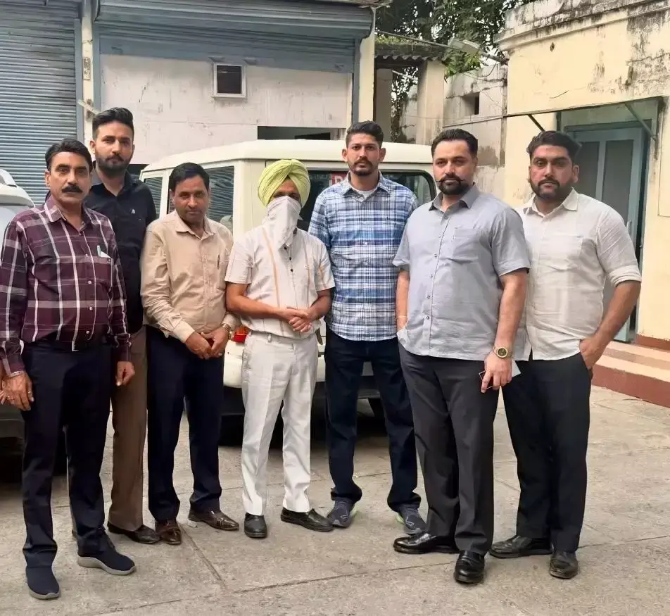 रिश्वत लेते एसडीओ को विजिलेंस ब्यूरो ने पकड़ा