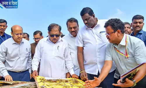कर्नाटक में गंभीर सूखे से बिगड़े हालात, किसानों को राहत देने के लिए कर्ज लेने को तैयार सरकार कर्नाटक में गंभीर सूखे से बिगड़े हालात, किसानों को राहत देने के लिए कर्ज लेने को तैयार सरकार