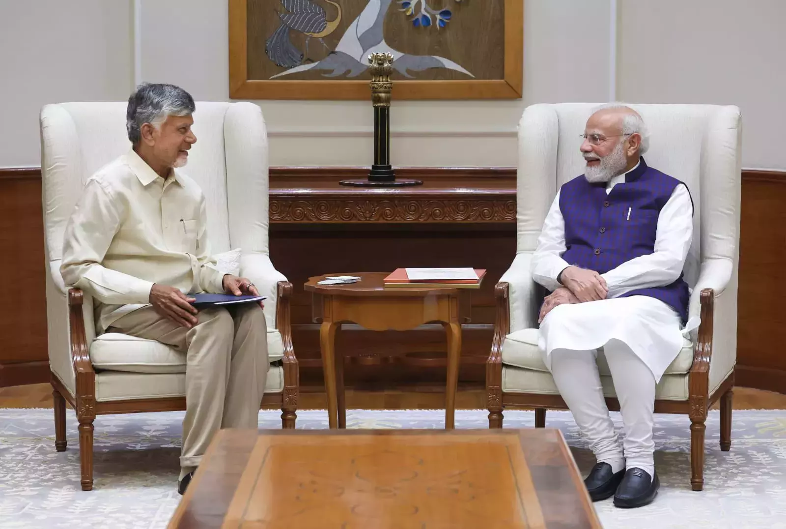 CM नायडू ने पुष्करम और AP के बड़े प्रोजेक्ट्स के लिए केंद्र से मदद मांगी CM नायडू ने पुष्करम और AP के बड़े प्रोजेक्ट्स के लिए केंद्र से मदद मांगी