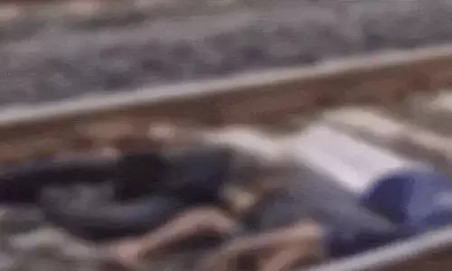 पटना में रेलवे ट्रैक पर युवक-युवती के शव मिलने से सनसनी पटना में रेलवे ट्रैक पर युवक-युवती के शव मिलने से सनसनी
