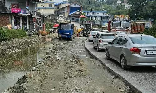 मंडी-पठानकोट हाईवे पर भारी जाम, ठाकुरद्वारा में वाहन फंसे
