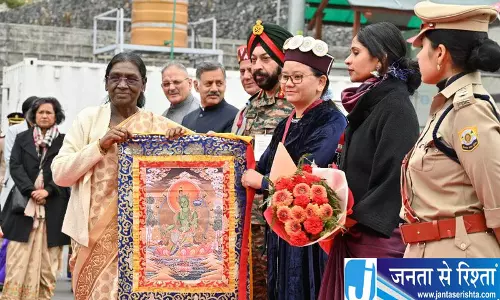 लाहौल-स्पीति की विधायक अनुराधा राणा ने राष्ट्रपति मुर्मू से मांगी मदद लाहौल-स्पीति की विधायक अनुराधा राणा ने राष्ट्रपति मुर्मू से मांगी मदद